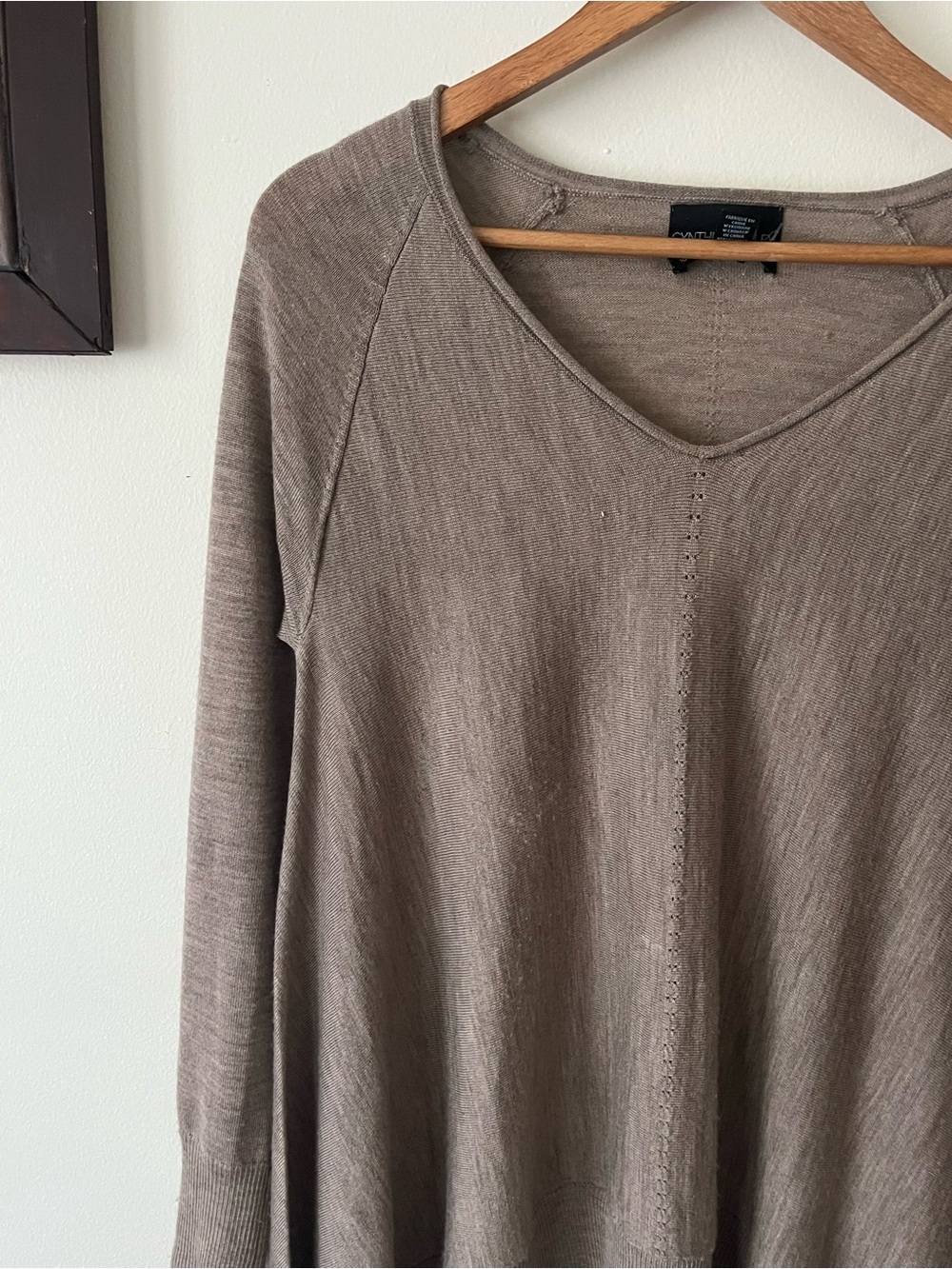 Cynthia Rowley Taupe V-Neck Merino wool oversized Sweater- Medium PtP 20 inch - Picture 5 of 8
